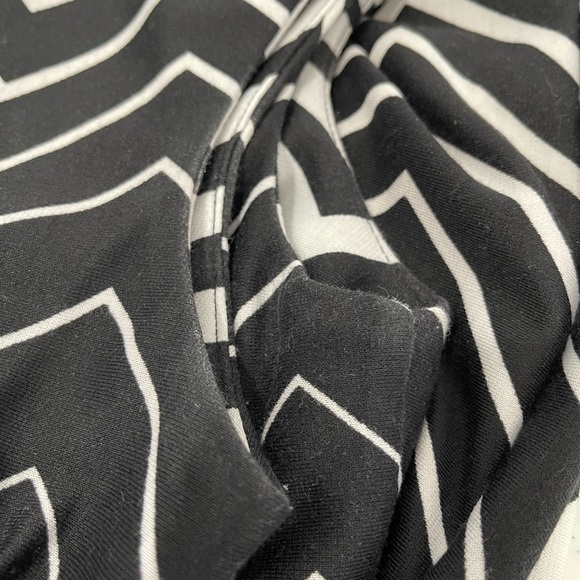 Connected Apparel size 14 chevron print with cap sleeves in black/white dress - Picture 7 of 8